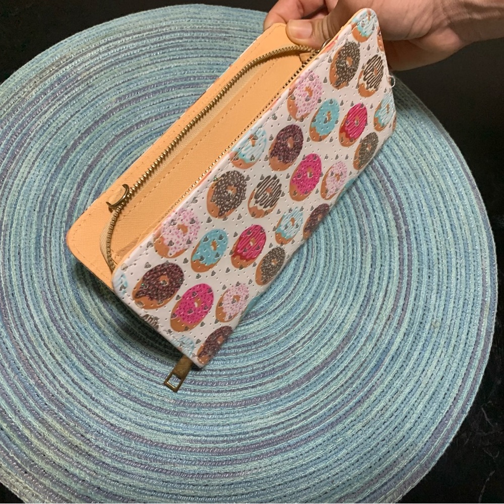 Donut Design Purse - Picture 3 of 4